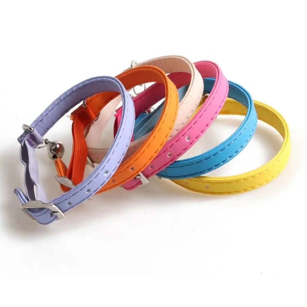 Coleira de gato pequena elástica, cor macaron, coleira para animais de estimação com sinos, coleira de couro pu ajustável para filhotes e gatos