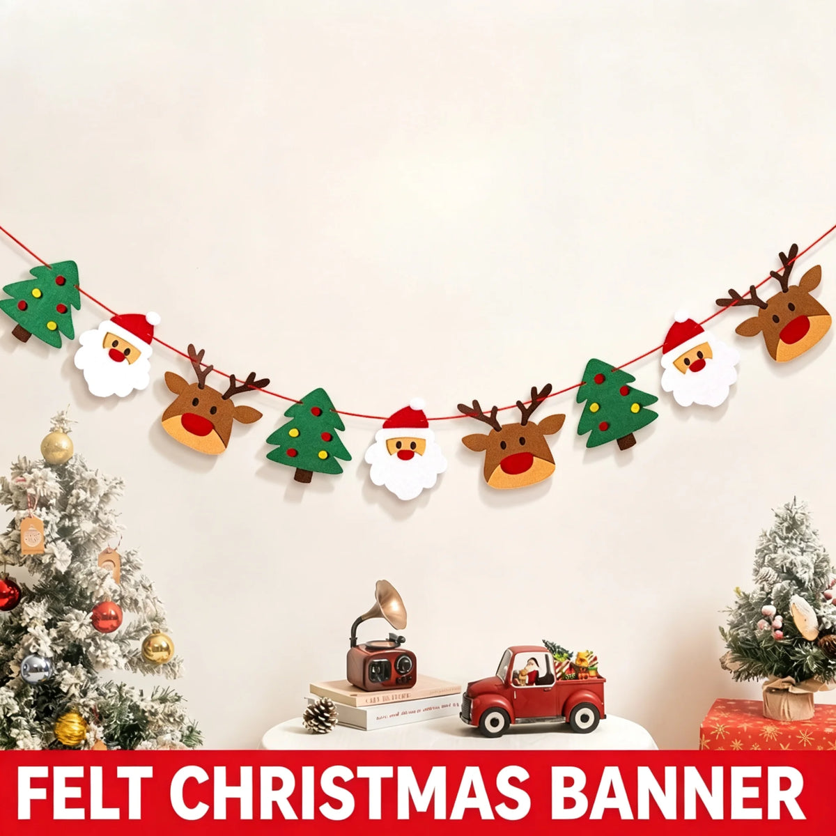 Guirlanda de feltro com tema natalino, incluindo renas, Papai Noel e enfeites de árvore de Natal, para pendurar em festas de inverno e celebrações natalinas.
