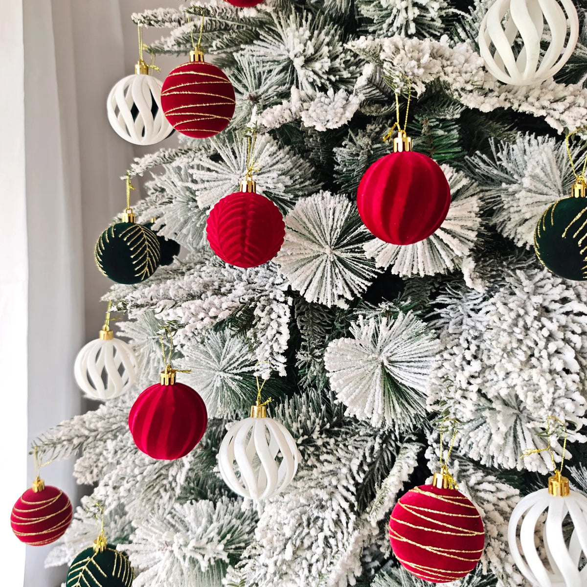 30 Bolas de Natal de Veludo, Enfeites de 6CM, Bolas de Natal Flocadas, Pingentes para Pendurar na Árvore de Natal, Decoração Festiva para Casa