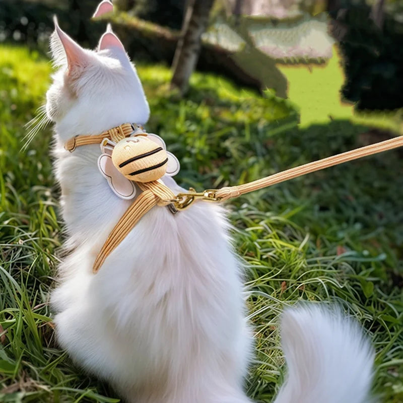 Conjunto de Coleira e Guia para Gatos e Cães, Ajustável, com Estampa de Abelha em Desenho Animado, Coleira Dupla Camada para Animais de Estimação Pequenos e Médios, para Passeios ao Ar Livre