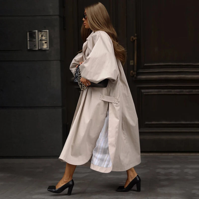 Casaco de Trincheira Comprido de Outono para Mulher com Gola Subida, Botões, Mangas Morcego, Abertura Lateral, Sobretudo Oversize, Estilo Chic, Moda Urbana e Corta-vento