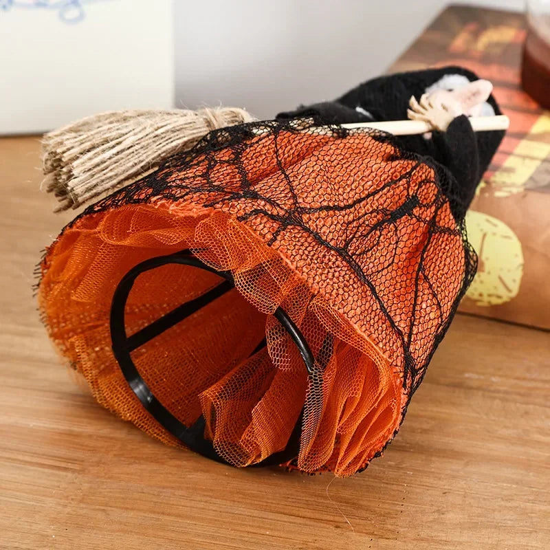 Decoração de bruxa de Halloween com vassoura, ornamento de suspensão fofo para casa, jardim, decoração de festa interna, adereços de fotografia