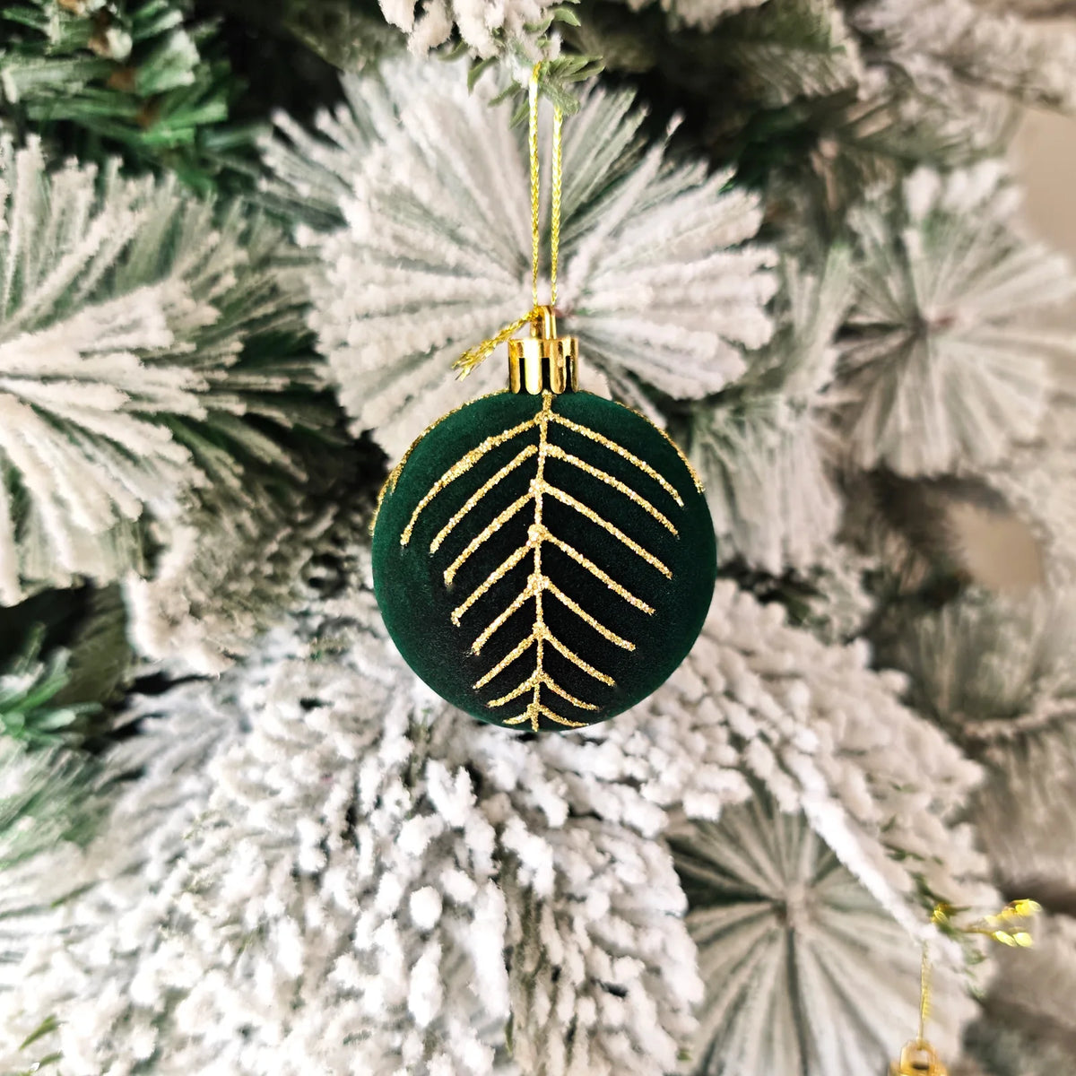 30 Bolas de Natal de Veludo, Enfeites de 6CM, Bolas de Natal Flocadas, Pingentes para Pendurar na Árvore de Natal, Decoração Festiva para Casa